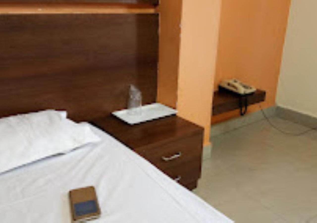 Hotel Mayur Restaurant Chandrapur Εξωτερικό φωτογραφία